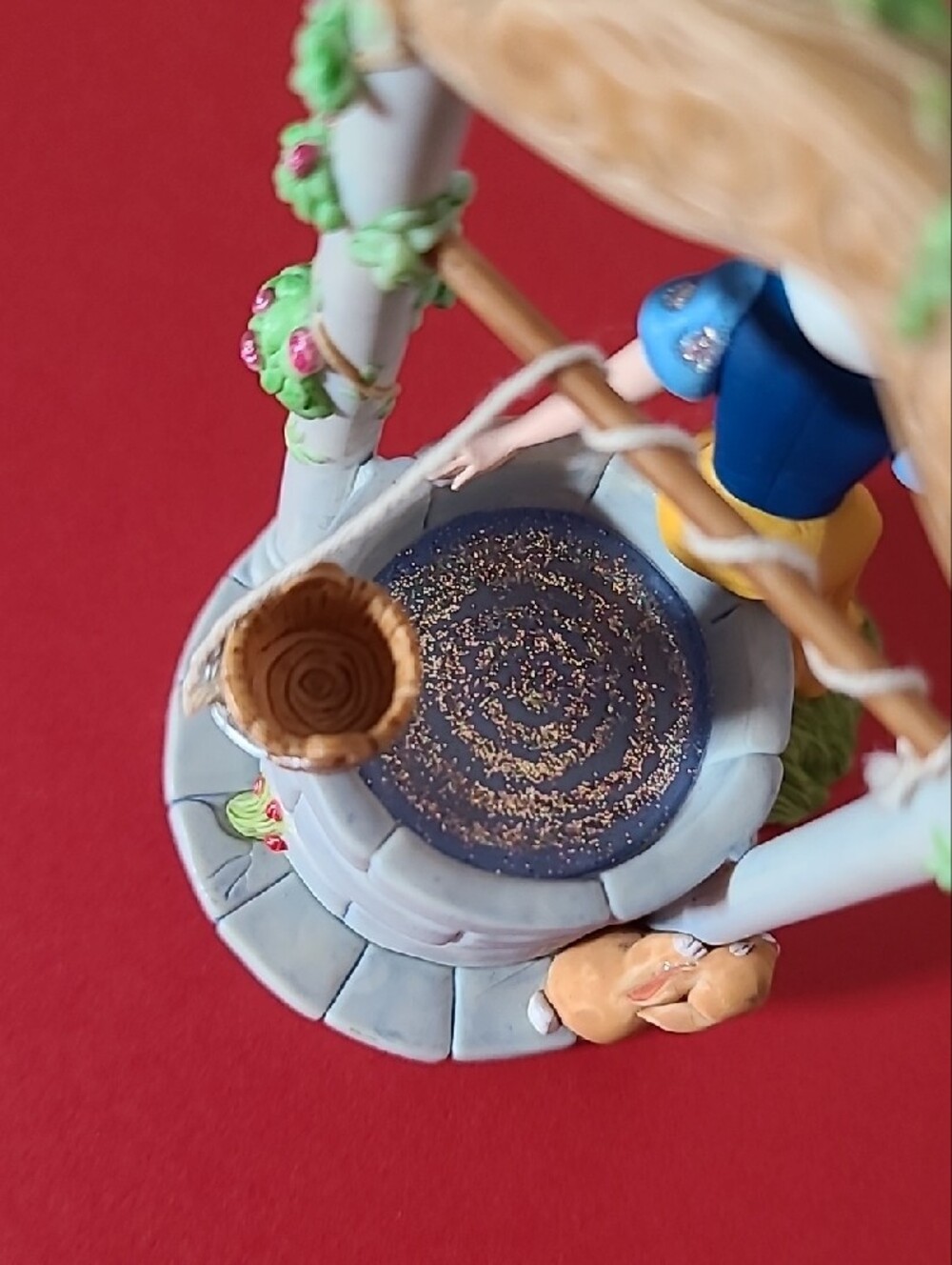 Disney Hallmark Snow White Wishing Well Ornament 2007 Flawed - Picture 11 of 13